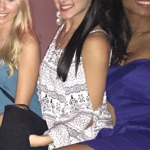 ✨Loose fitting tied sleeve top